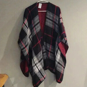 Woolrich women's one size fits all red black plaid shawl‎